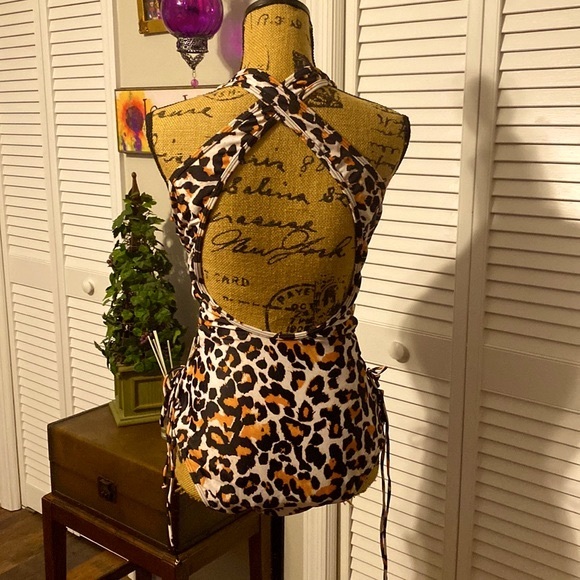 NEW Womens Leopard Print 1Piece, Sz. XL. Lace-up Front & Sides. - Picture 5 of 10